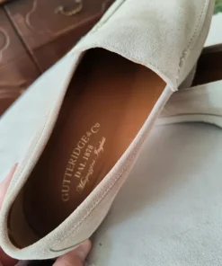 Beżowe loafersy / mokasyny zamszowe Gutteridge r. 43