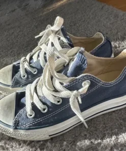 Blåa converse