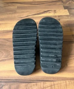 Black yeezy slides
