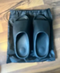 Black yeezy slides