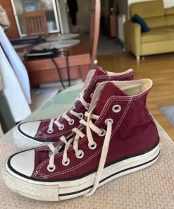 Bordowe Converse