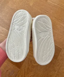 broderet sneaker H&M str 22