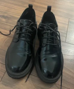 buty damskie oksfordki na platformie wysokie aesthetic czarne sznurowane na wiosnę