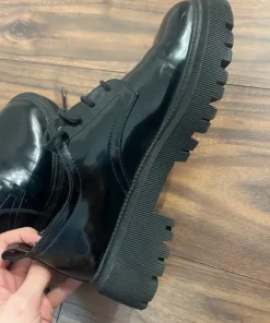buty damskie oksfordki na platformie wysokie aesthetic czarne sznurowane na wiosnę