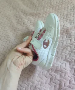 Buty dla dziewczynki na rzepy