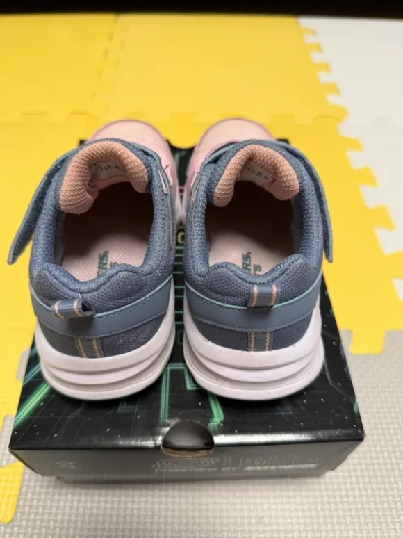 Buty dziecięce dziewczęce Skechers świecące
