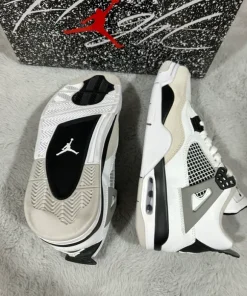Buty J4