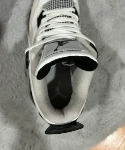 Buty J4