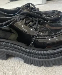 Buty lakierki na platformie wysoki połysk