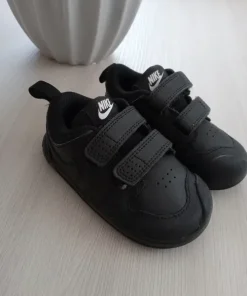 Buty Nike rozm 22 czarne sportowe