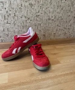 Buty sportowe Reebok – czerwone sneakersy – wygodne i stylowe