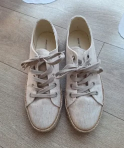 Buty sznurowane