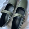 Buty z kwadratowym czubkiem