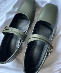 Buty z kwadratowym czubkiem