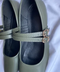 Buty z kwadratowym czubkiem