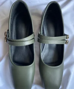Buty z kwadratowym czubkiem