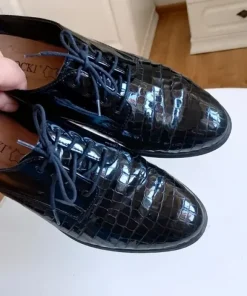 Buty ze skóry naturalnej marki Lasocki