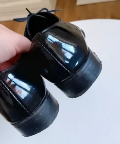 Buty ze skóry naturalnej marki Lasocki