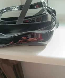Calvin Kleina baleriny czarne lakierowane ,zapinane na nodze r.38