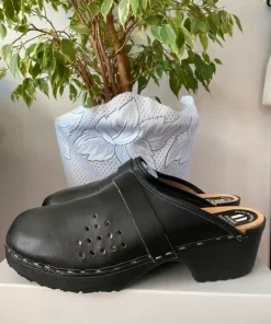 Chodaki black czarne rozmiar 41/42 - skóra naturalna - made in Sweden