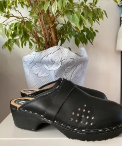 Chodaki black czarne rozmiar 41/42 - skóra naturalna - made in Sweden