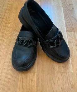 Chunky loafers