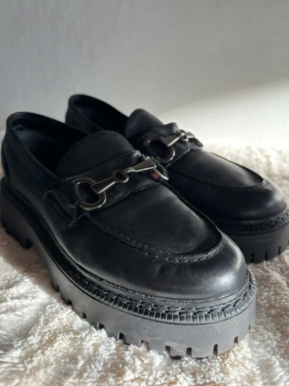 Chunky loafers