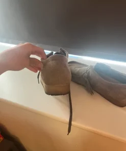 Clarks i grå