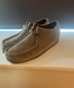 Clarks i grå