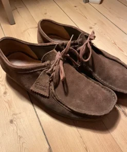 Clarks Wallabees