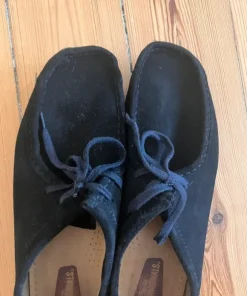 Clarks Wallabees str 43 sort ruskind