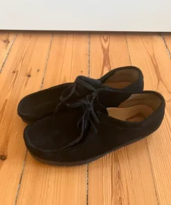 Clarks Wallabees str 43 sort ruskind