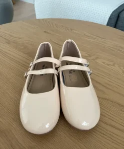 Cremefarvede ballerinasko med spænder – str. 34,5/35 – nye