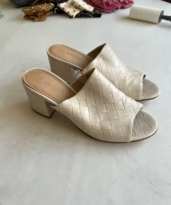 Cute beige mules