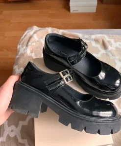 Czarne buty