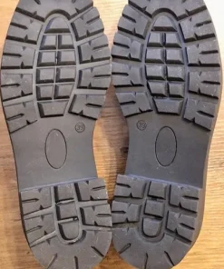 Czarne lakierowane loafersy Menbur Here & Now