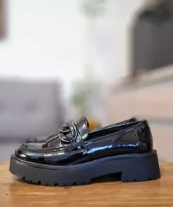 Czarne lakierowane loafersy Menbur Here & Now