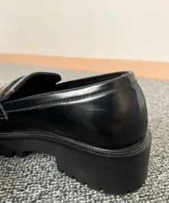 Czarne loafersy
