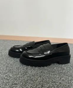 Czarne loafersy