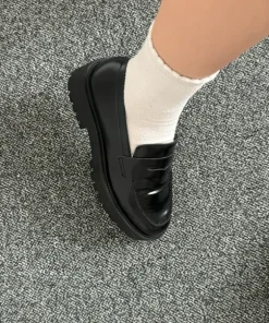 Czarne loafersy