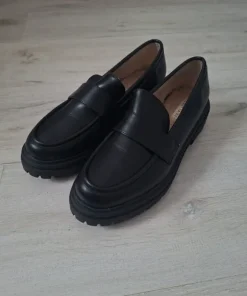 Czarne loafersy