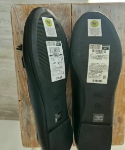 Czarne mokasyny ze złotą klamrą rozm.41 marka M&S