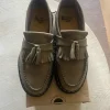 Dr. Martens Adrian YS Olive