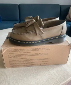 Dr. Martens Adrian YS Olive