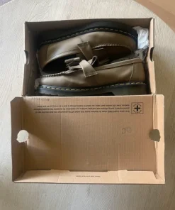 Dr. Martens Adrian YS Olive