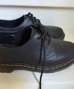 Dr Martens skor stl 40