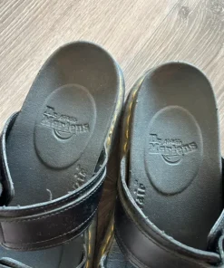 Dr Martens skor tofflor