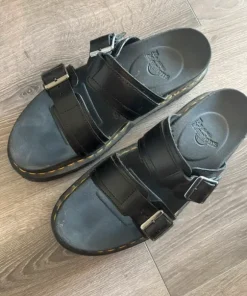 Dr Martens skor tofflor
