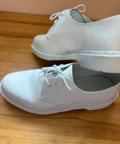 Dr Martens vita, storlek 42