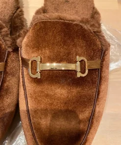 Dunlop ‘Brown velvet slippers’